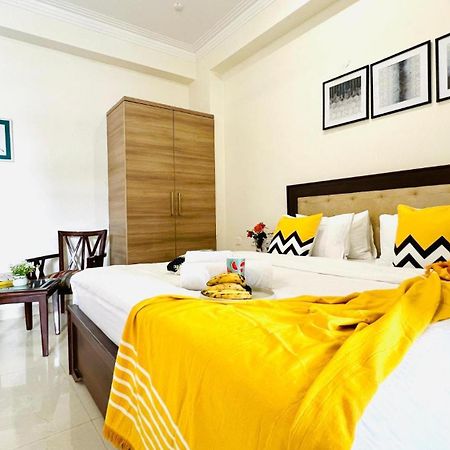 Bluo Studio4 Golf Course Road - Gym, Balcony, Lift Gurgaon Eksteriør bilde