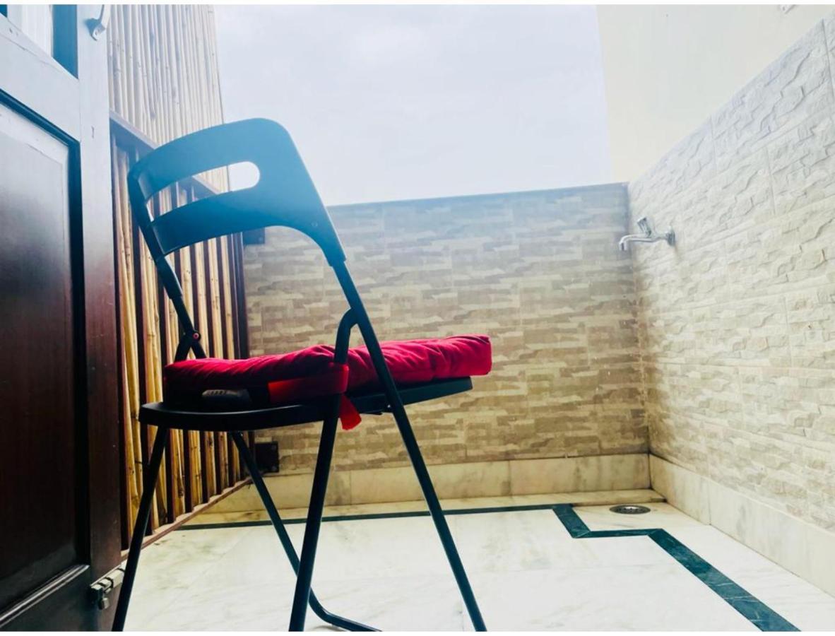Bluo Studio4 Golf Course Road - Gym, Balcony, Lift Gurgaon Eksteriør bilde