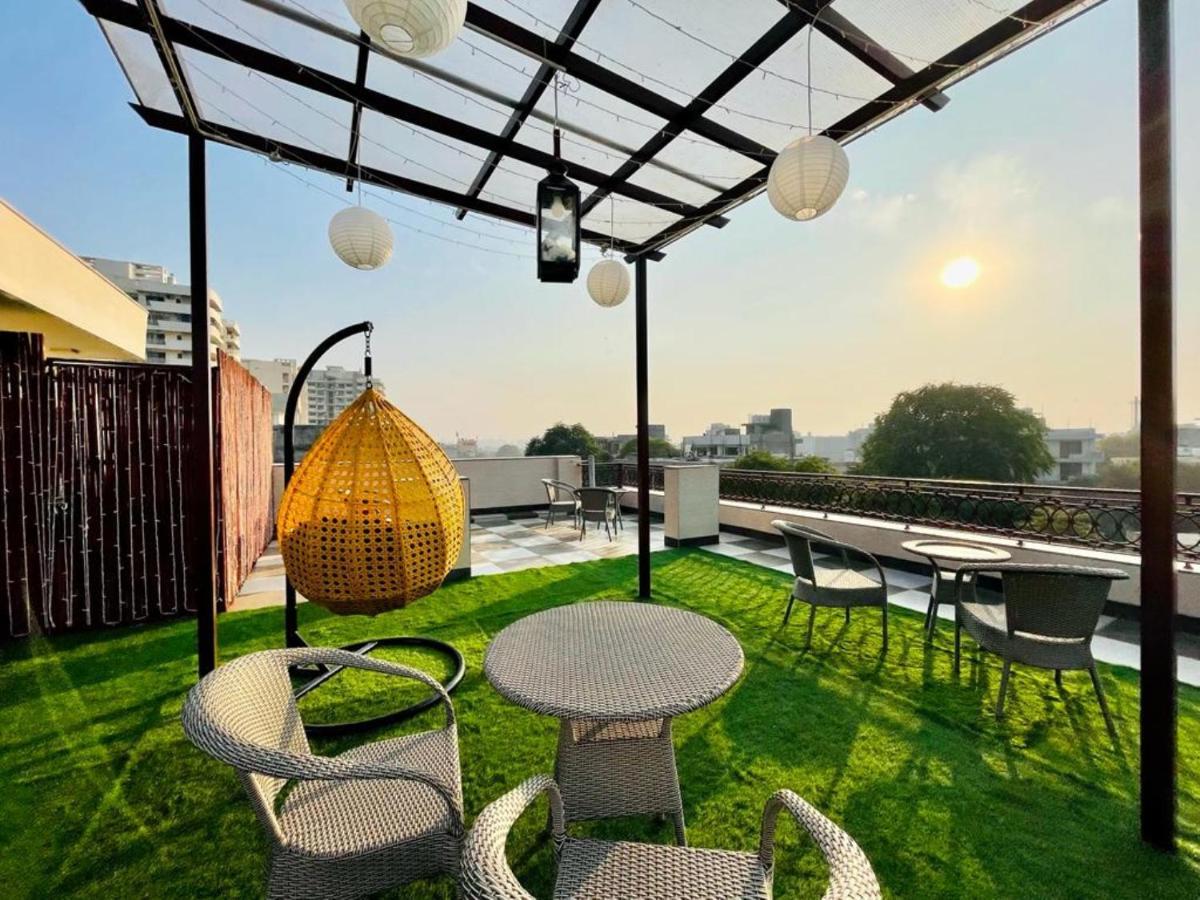 Bluo Studio4 Golf Course Road - Gym, Balcony, Lift Gurgaon Eksteriør bilde