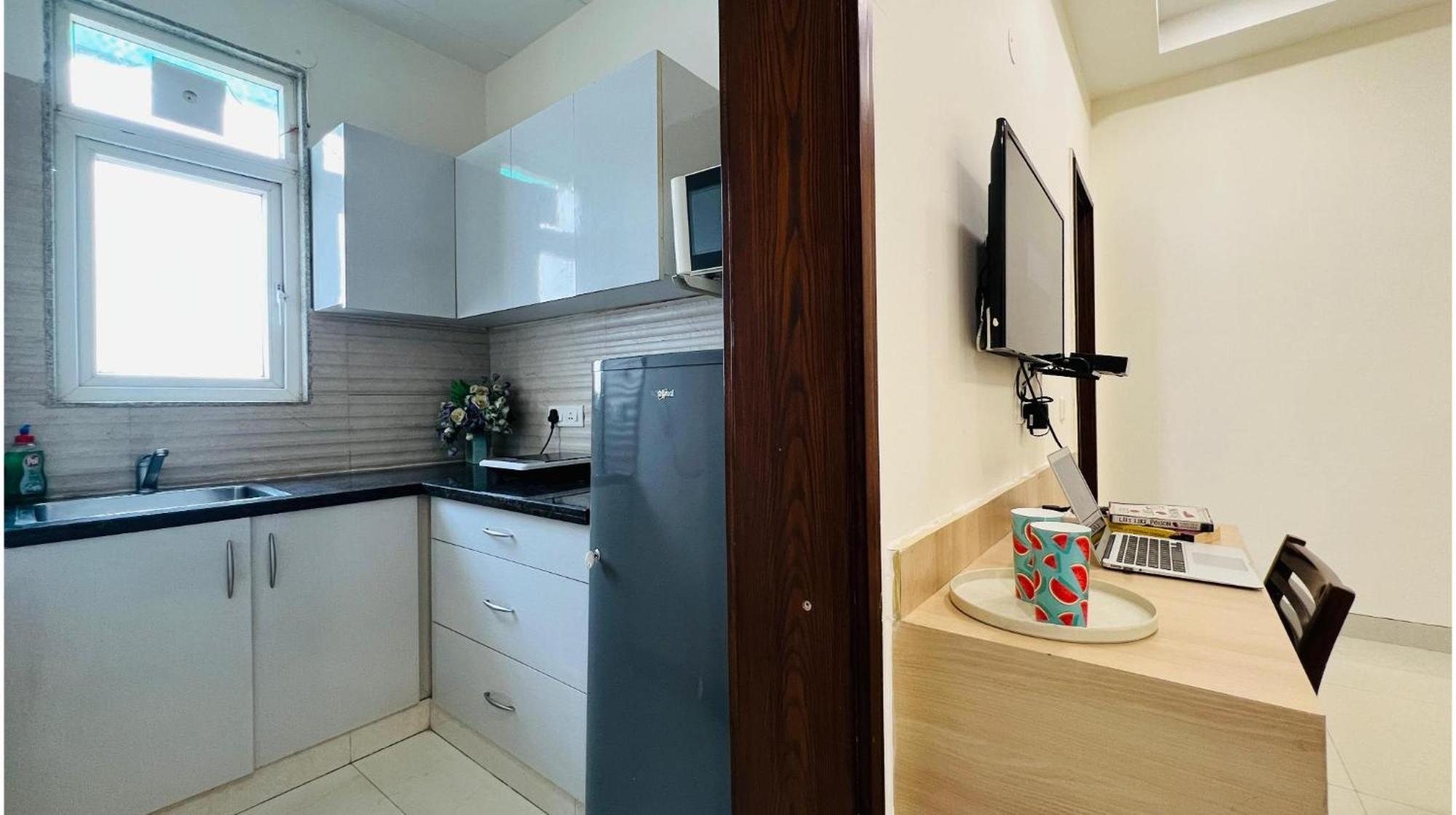 Bluo Studio4 Golf Course Road - Gym, Balcony, Lift Gurgaon Eksteriør bilde