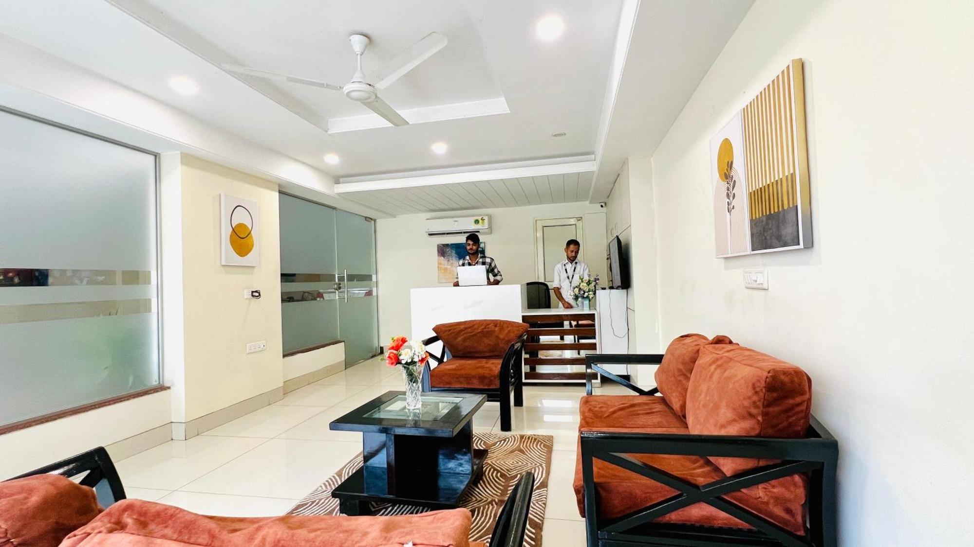 Bluo Studio4 Golf Course Road - Gym, Balcony, Lift Gurgaon Eksteriør bilde