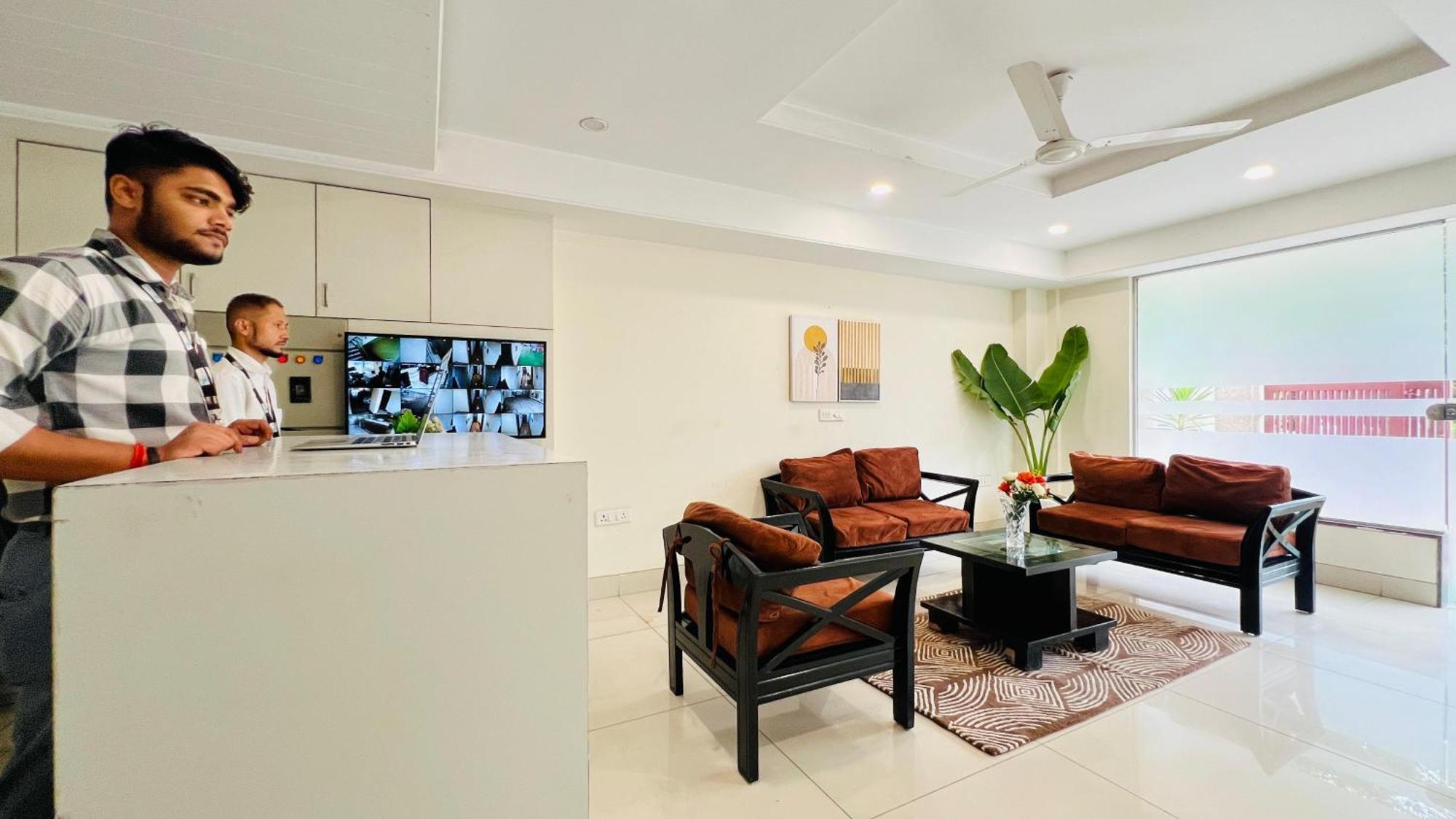 Bluo Studio4 Golf Course Road - Gym, Balcony, Lift Gurgaon Eksteriør bilde
