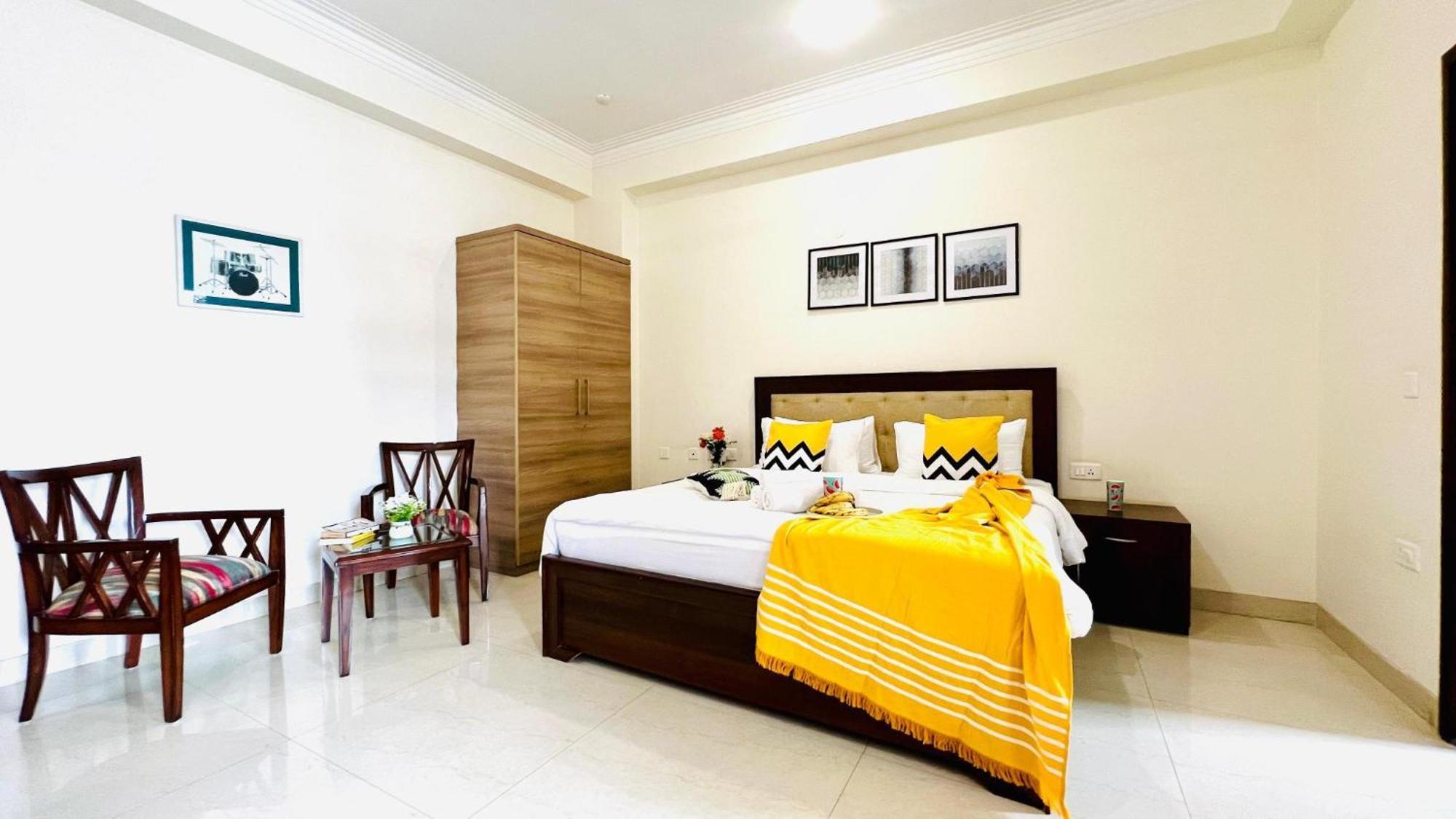Bluo Studio4 Golf Course Road - Gym, Balcony, Lift Gurgaon Eksteriør bilde