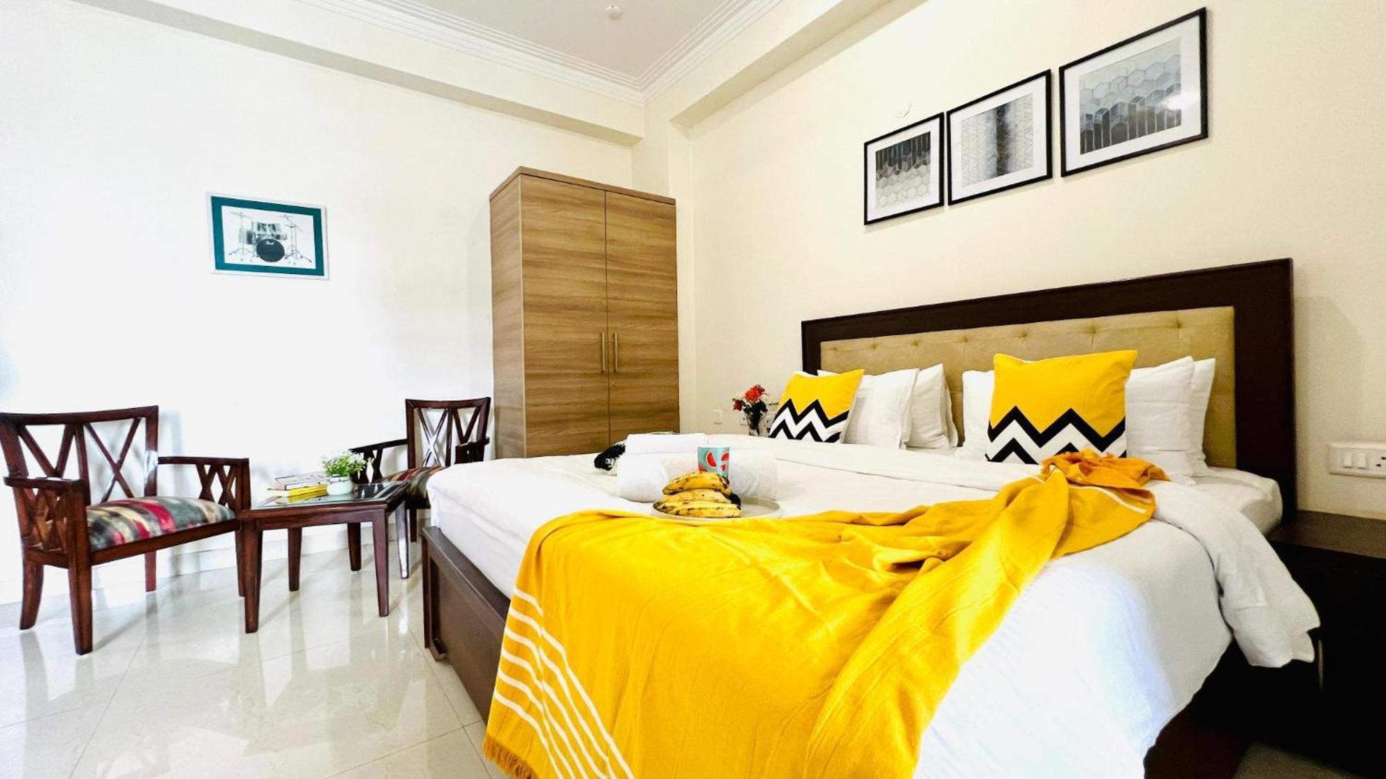 Bluo Studio4 Golf Course Road - Gym, Balcony, Lift Gurgaon Eksteriør bilde