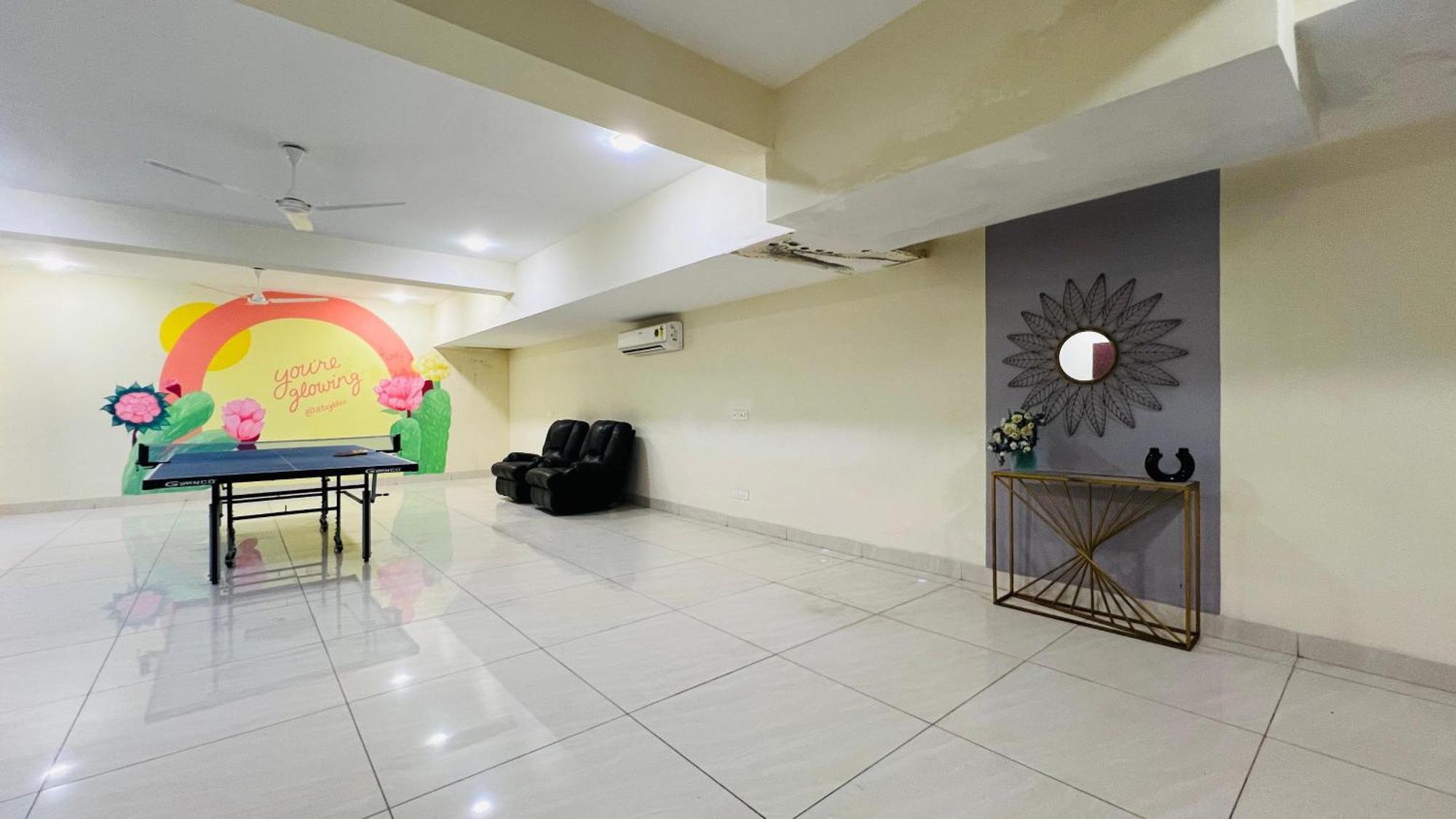 Bluo Studio4 Golf Course Road - Gym, Balcony, Lift Gurgaon Eksteriør bilde