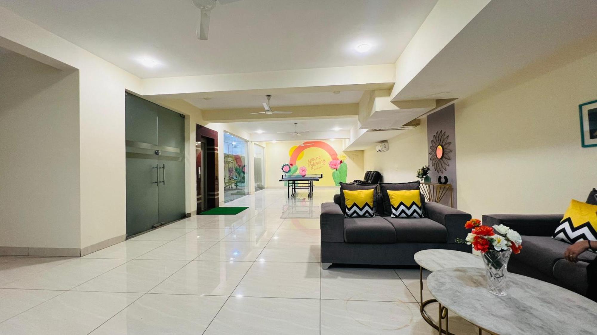 Bluo Studio4 Golf Course Road - Gym, Balcony, Lift Gurgaon Eksteriør bilde